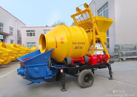Chine Pompe concrète portative 40m3/Hr de rendement élevé avec 4 jambes de soutien de contrôle hydraulique fournisseur